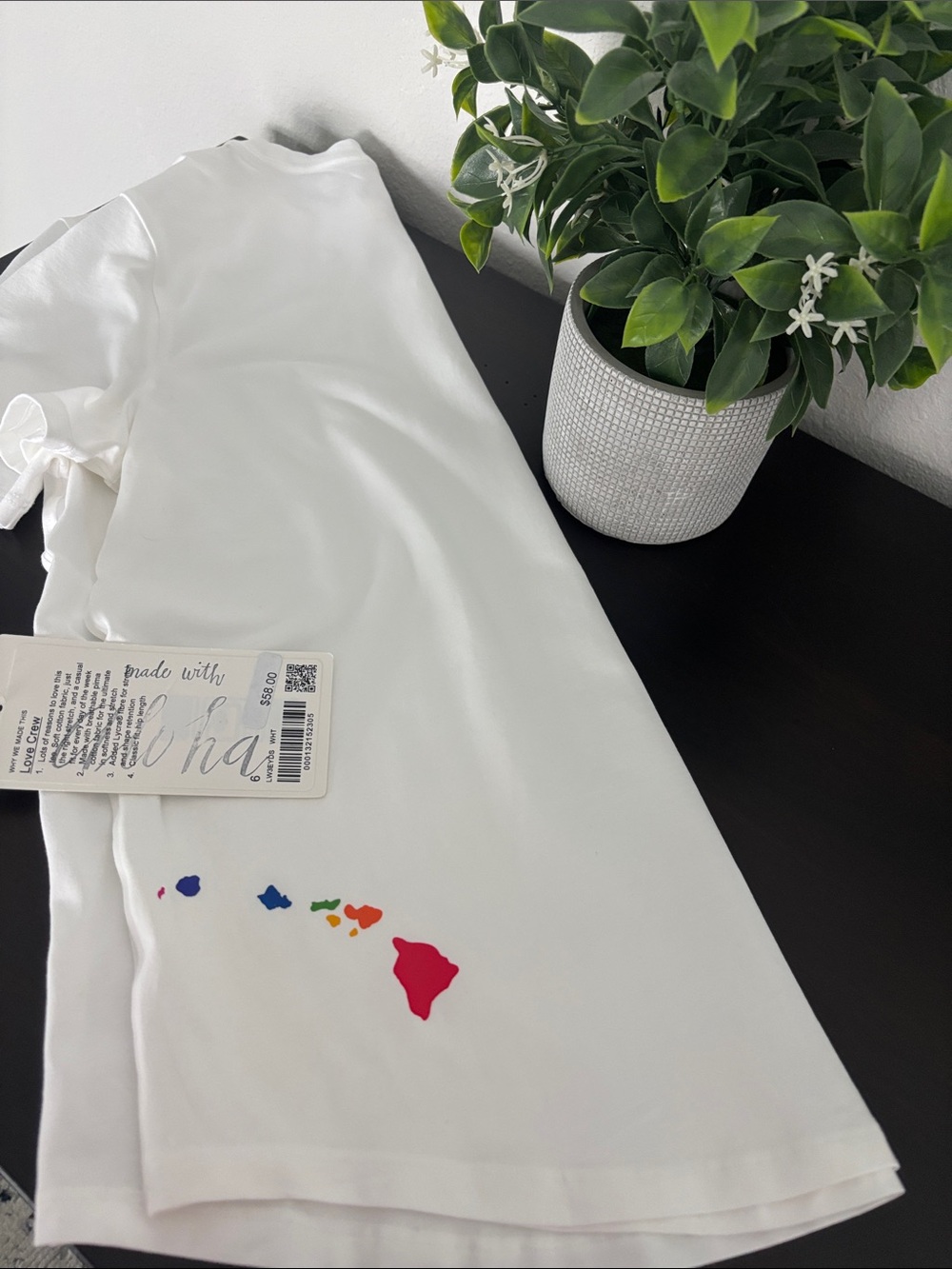 Lululemon White Love Crew Hawaiian Exclusive Size 6 NWT
